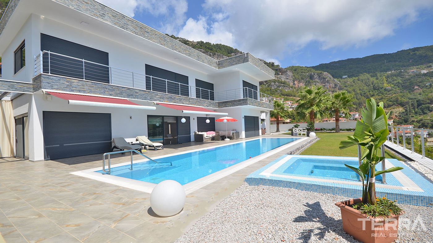 Luxury Furnished Resale Villa with 1600 m2 Land Plot in Tepe, Alanya - 70109