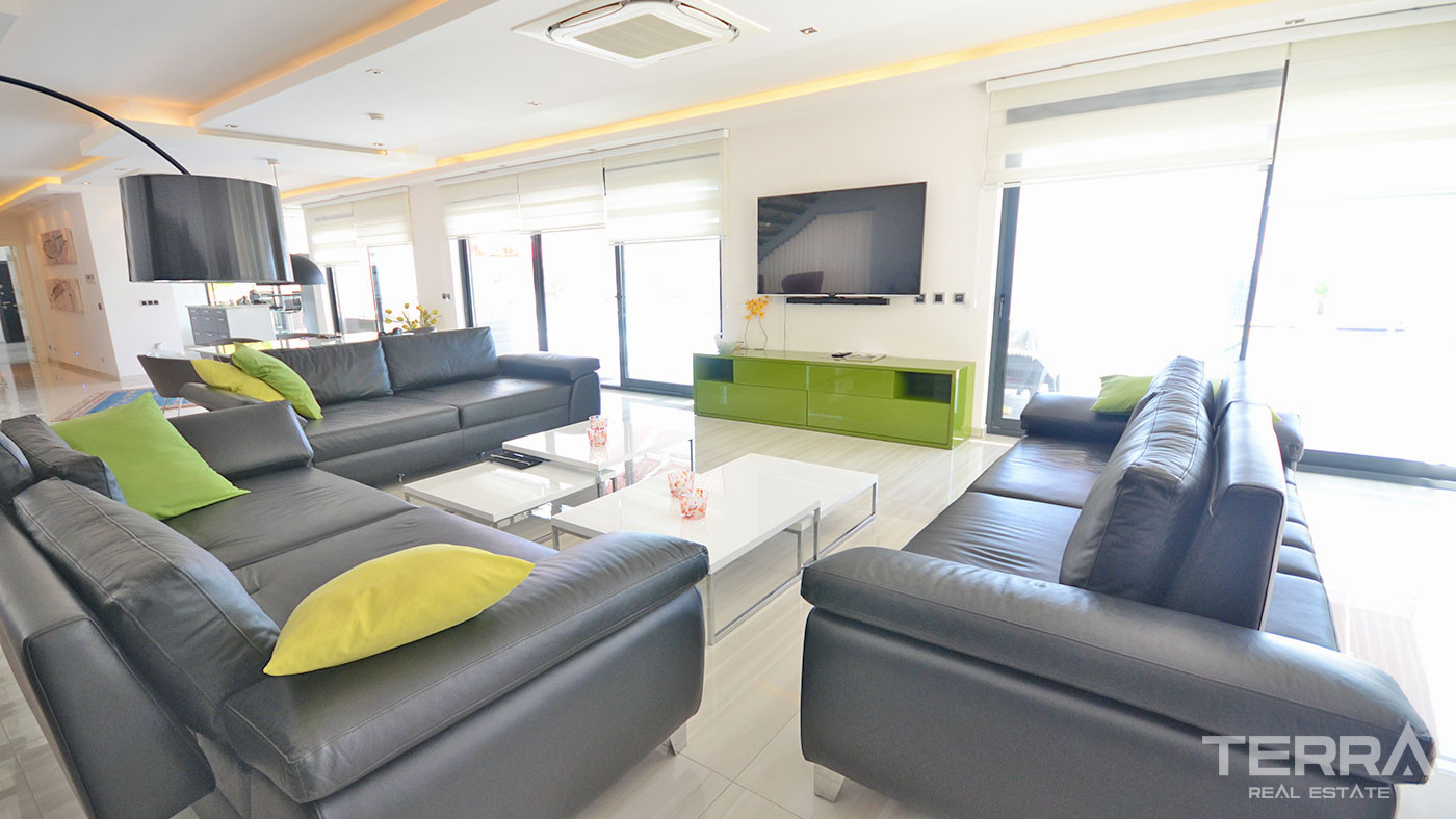 Luxury Furnished Resale Villa with 1600 m2 Land Plot in Tepe, Alanya - 70110