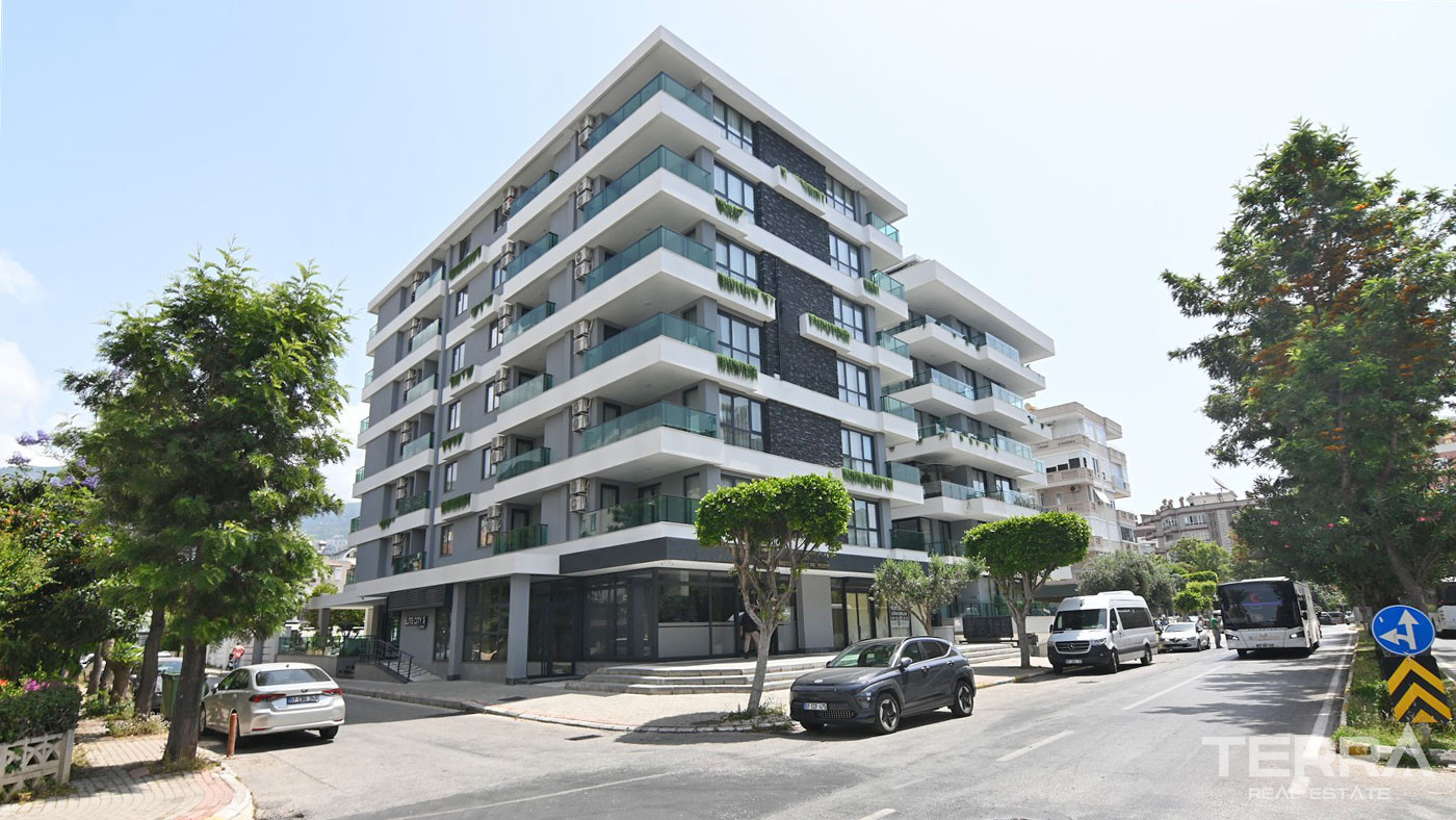 Alanya Merkezde Tamamen Eşyalı ve Plaja 350 m Mesafede Yeni Daireler - 103848