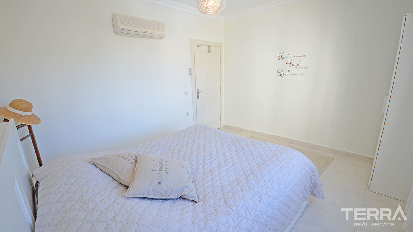 Alanya Flat for Sale in Luxury Complex with Large Pool and Aqua Slides - 74697