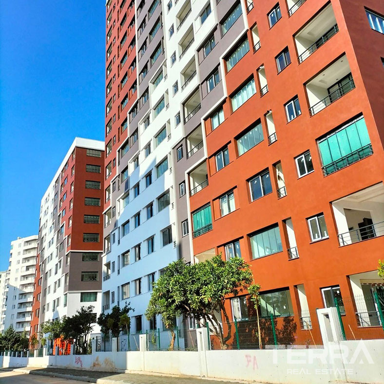 Mersin Flats with Modern Features 1.5 km from the Beach in Yenişehir - 78198