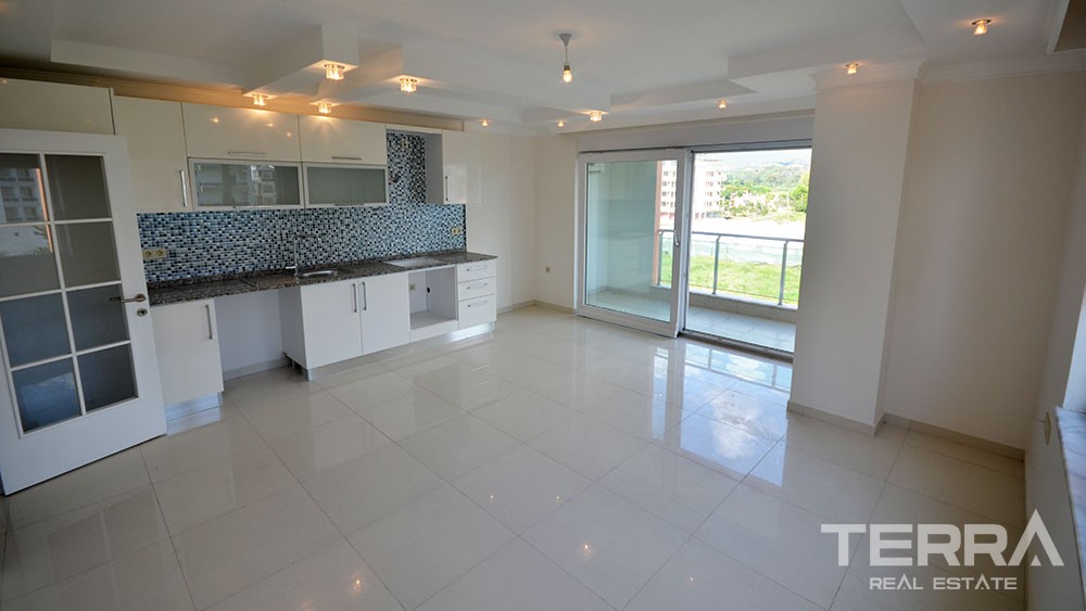 1 bedroom apartment at sea front location in Kestel Alanya - 2813
