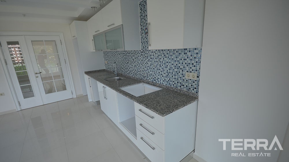 1 bedroom apartment at sea front location in Kestel Alanya - 2815