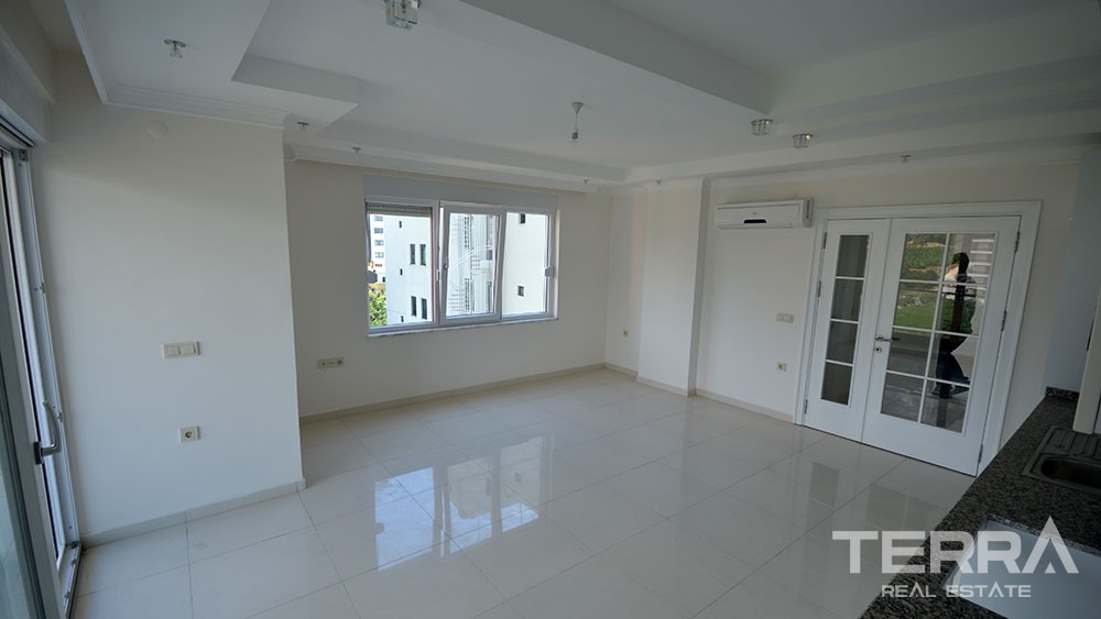 1 bedroom apartment at sea front location in Kestel Alanya - 2816