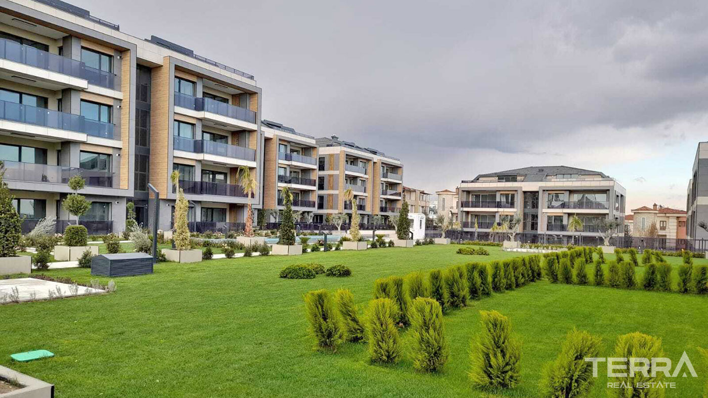 Роскошные апартаменты с видом на море в новом комплексе в Стамбуле