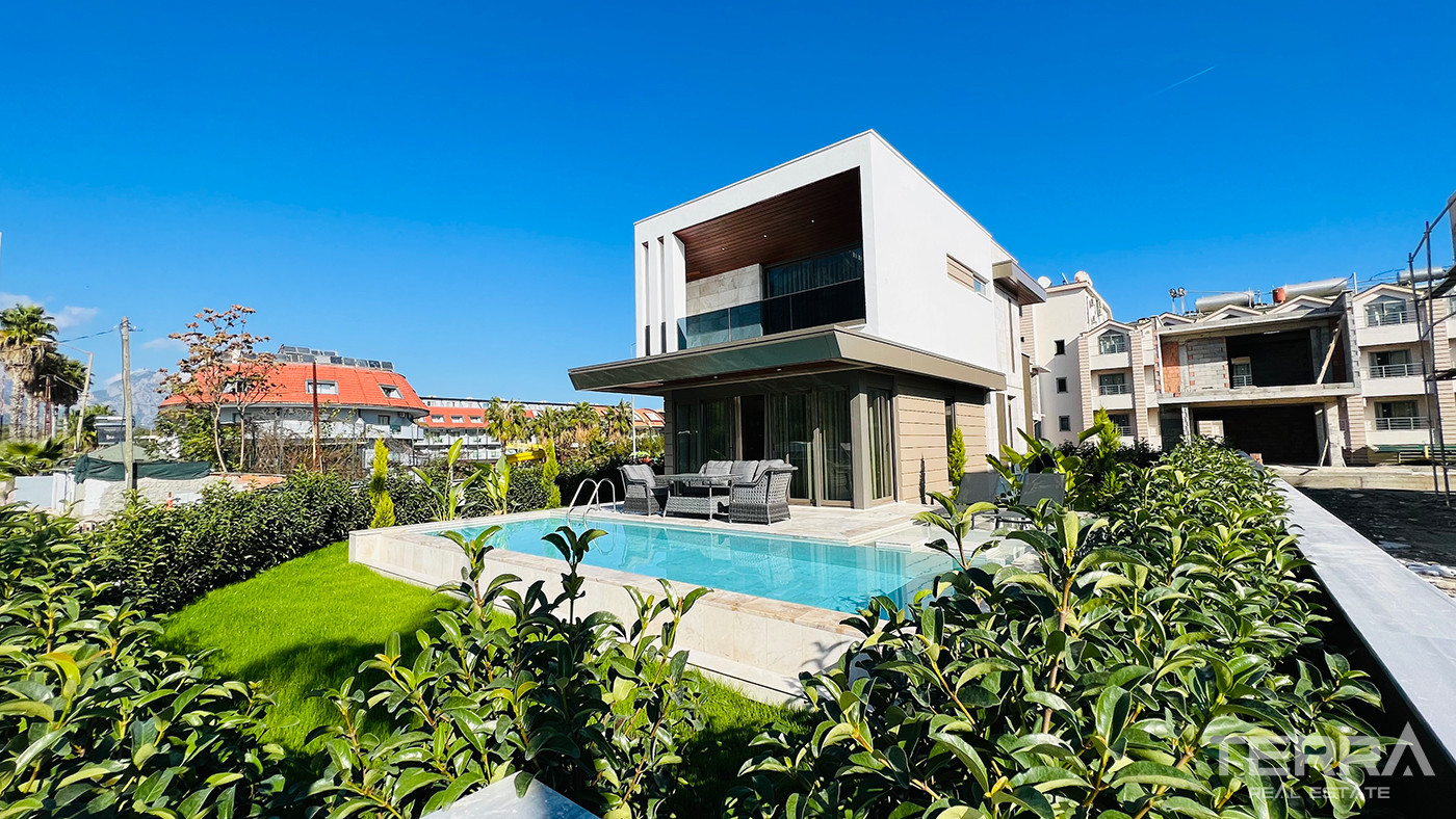 3+1 Luxury Detached Villa Near the Beach and Convienciences in Kemer