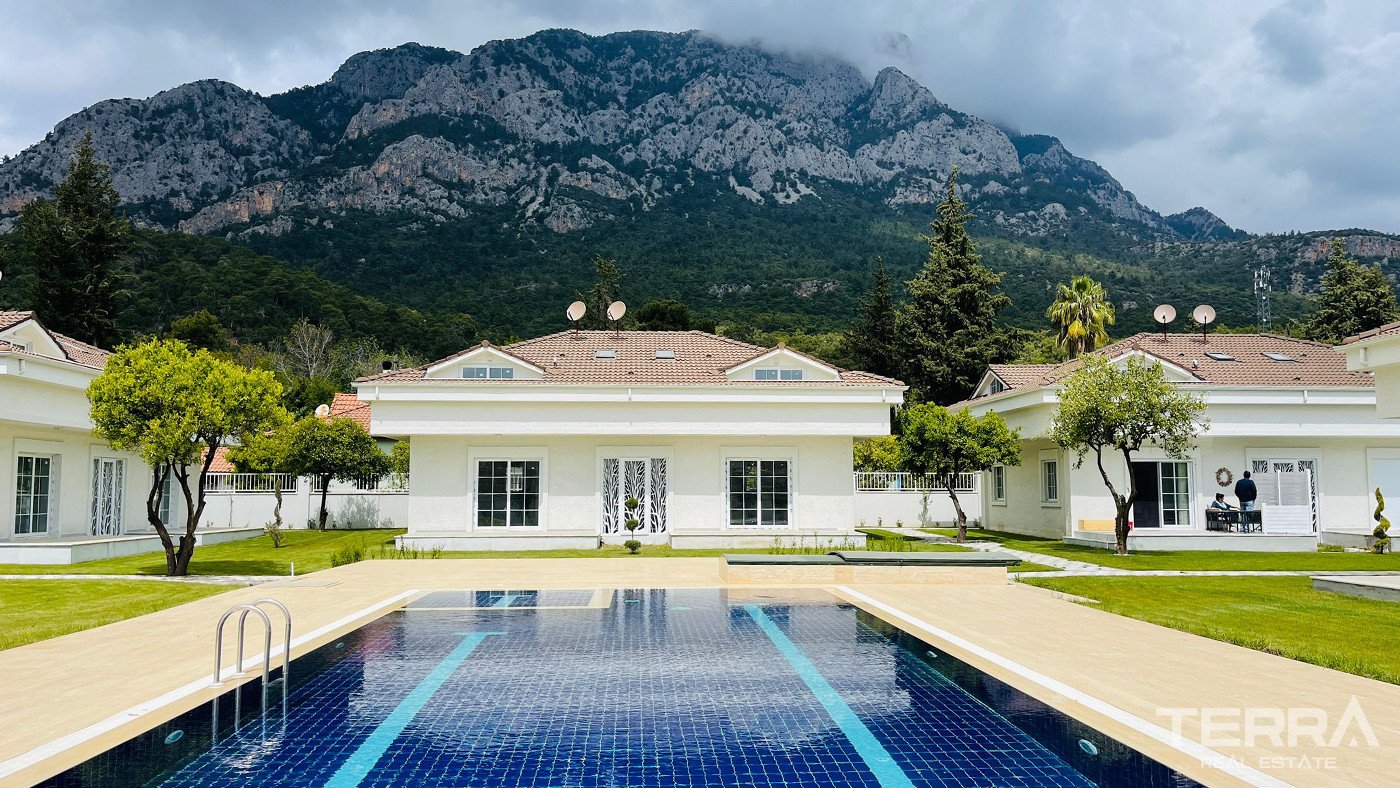 Comfortable Living in a Tranquil Area with Villa in Kemer