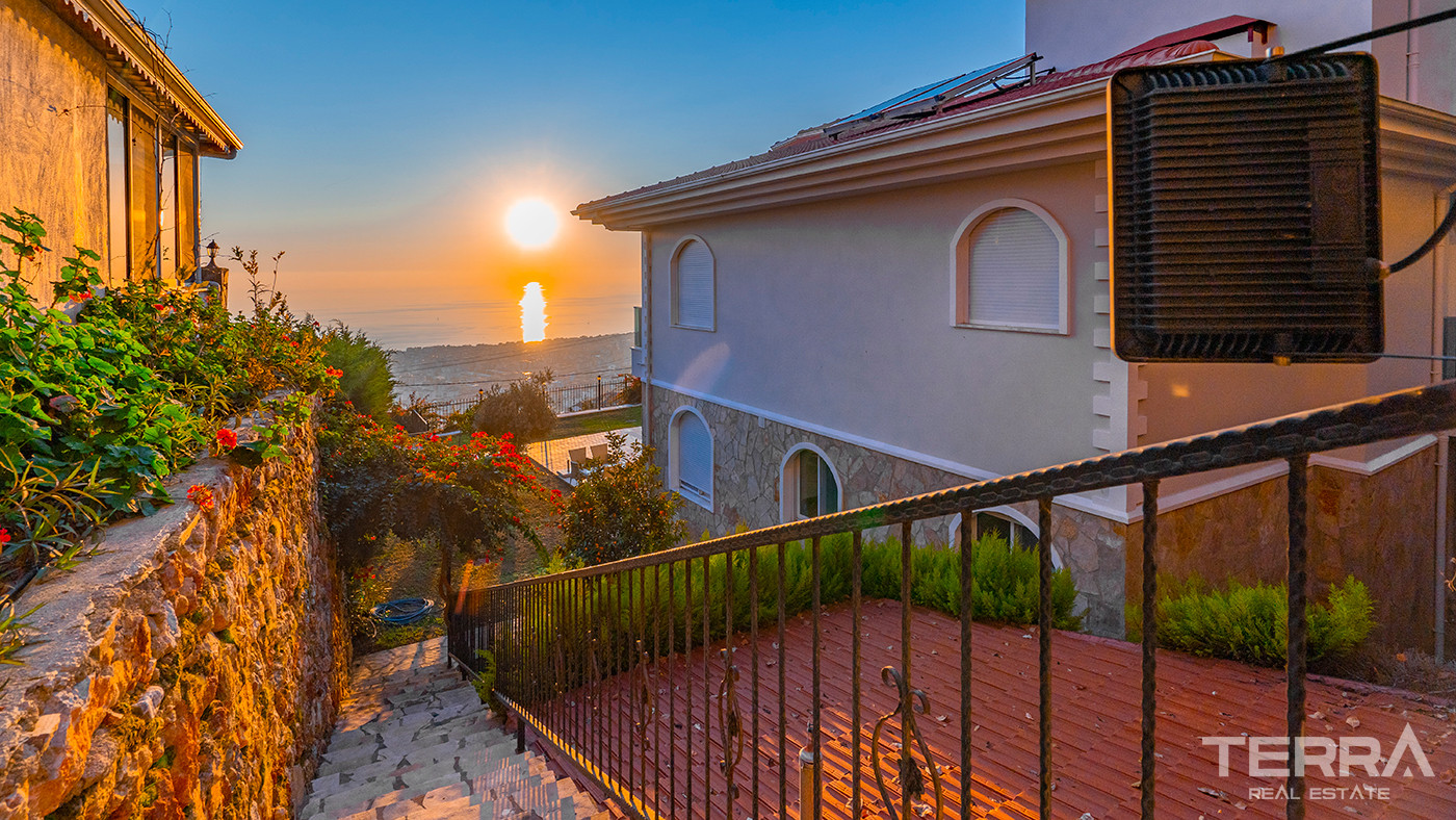 4+2 Furnished Villa with Underfloor Heating and Sea Views in Alanya - 82394