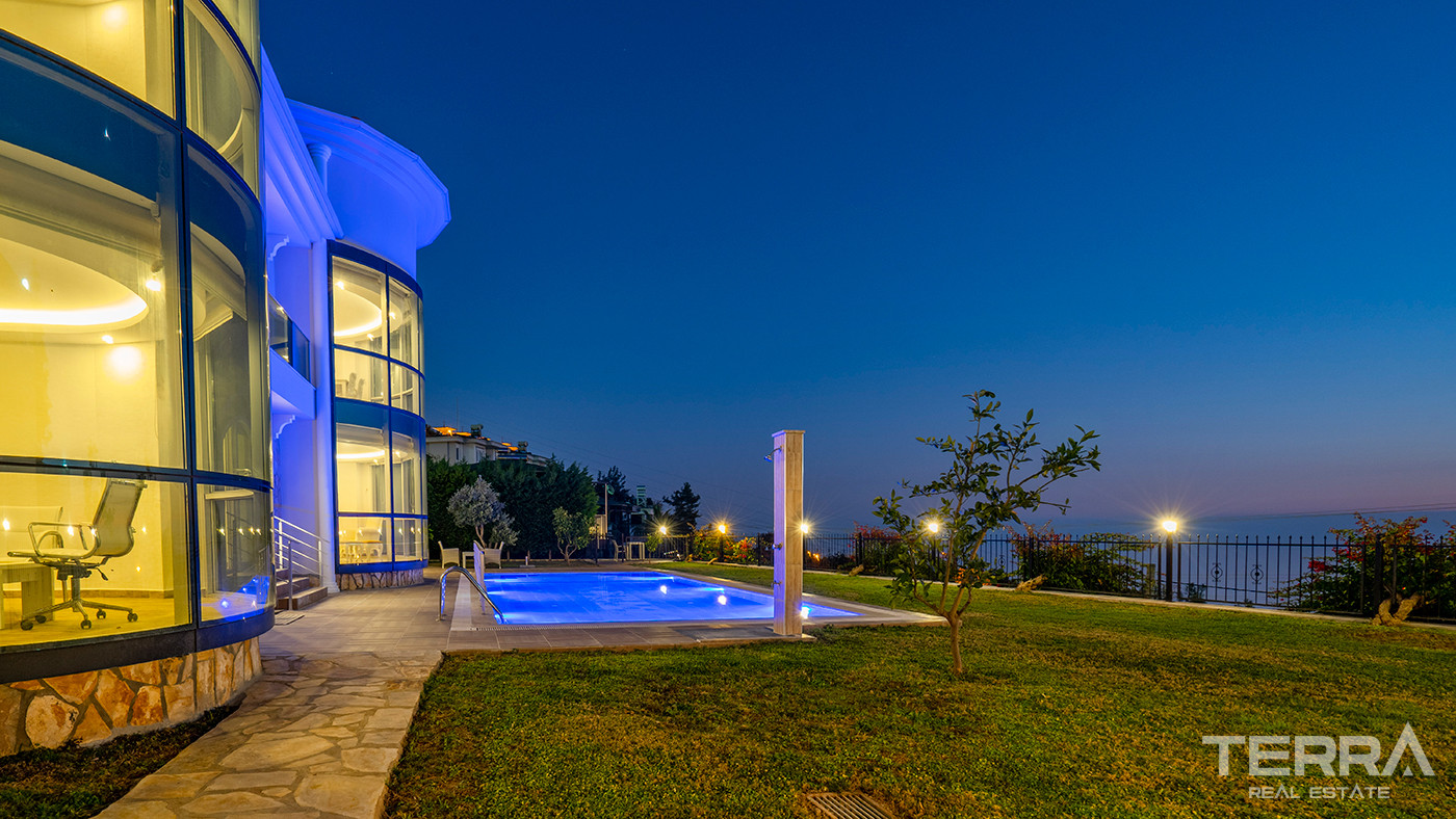 4+2 Furnished Villa with Underfloor Heating and Sea Views in Alanya - 82404