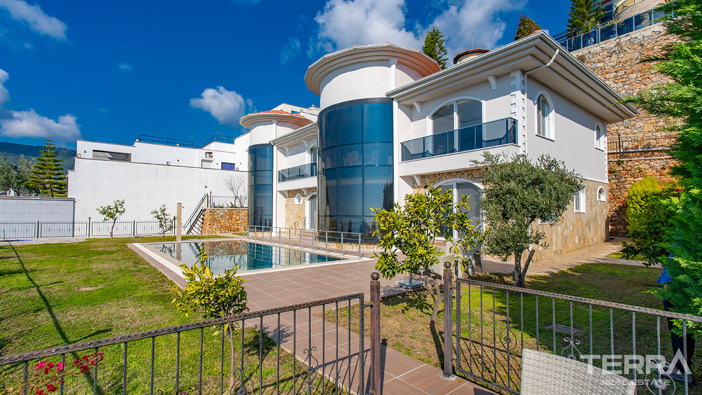 4+2 Furnished Villa with Underfloor Heating and Sea Views in Alanya - 82411
