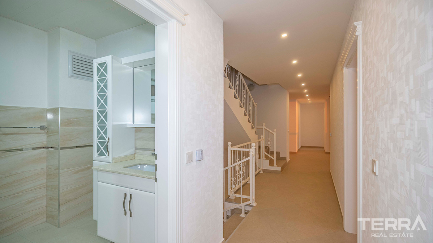 4+2 Furnished Villa with Underfloor Heating and Sea Views in Alanya - 82422
