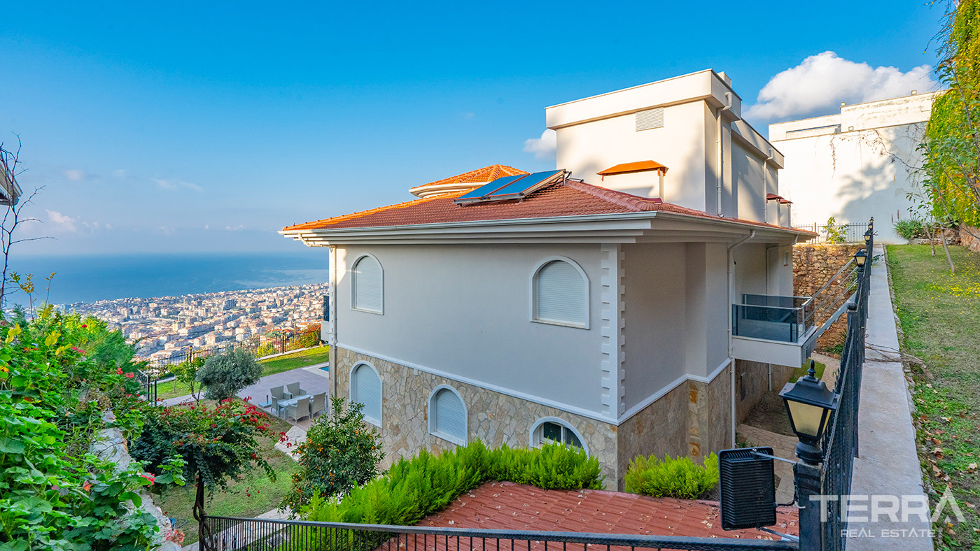 4+2 Furnished Villa with Underfloor Heating and Sea Views in Alanya - 82430
