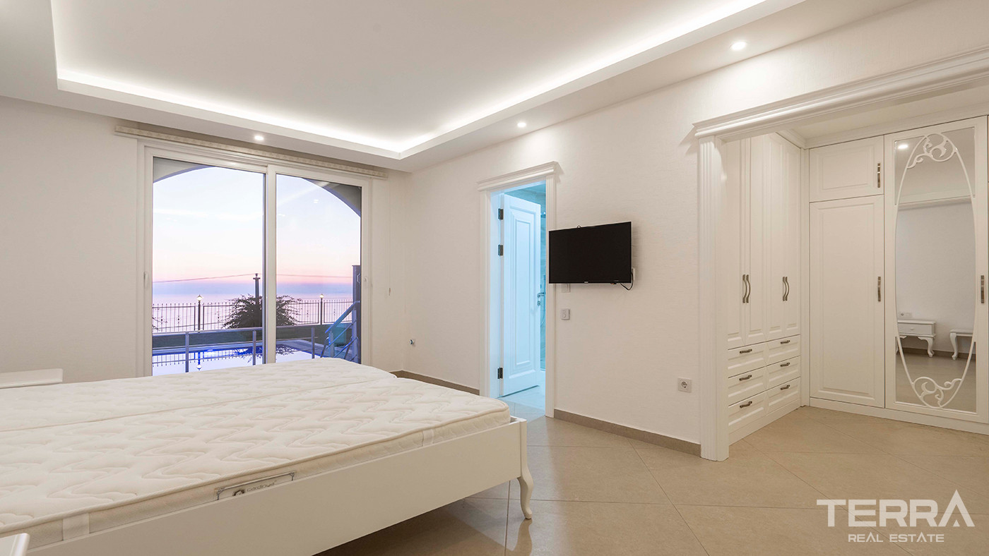 4+2 Furnished Villa with Underfloor Heating and Sea Views in Alanya - 82440