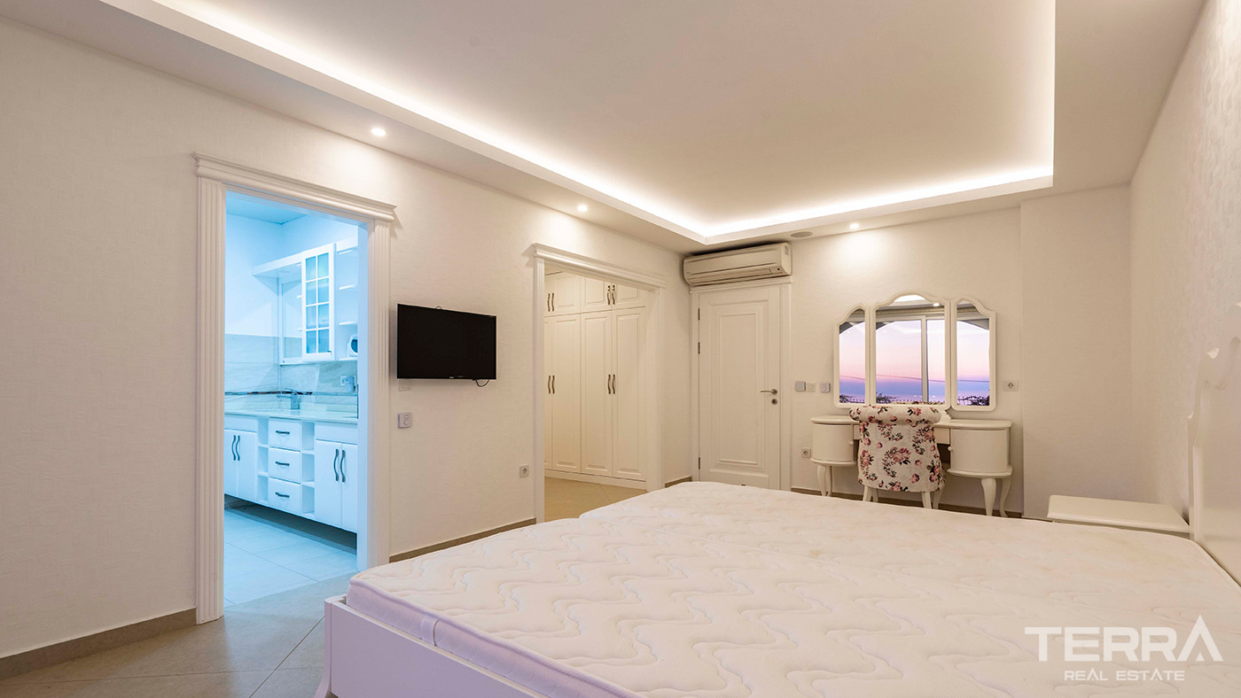 4+2 Furnished Villa with Underfloor Heating and Sea Views in Alanya - 82444