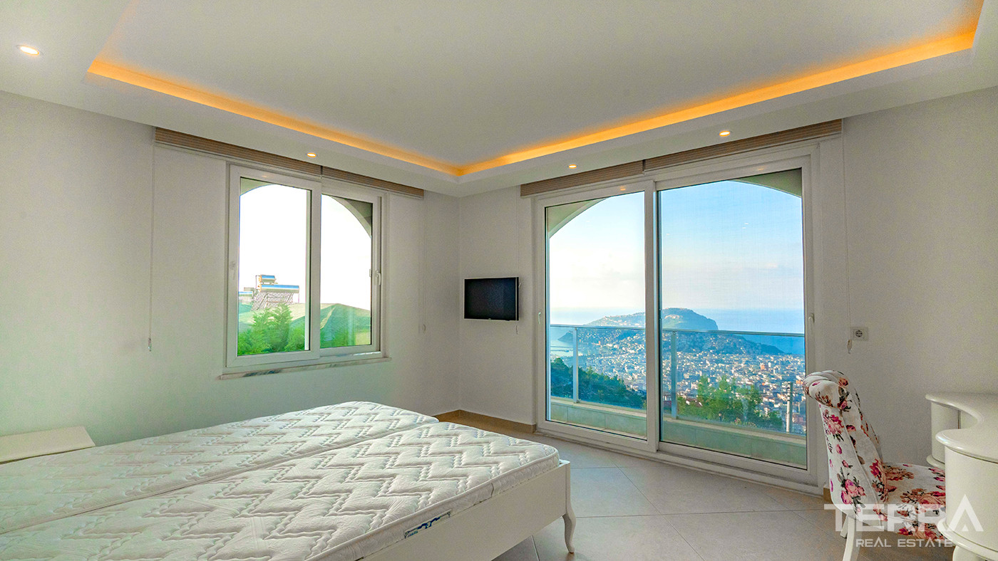 4+2 Furnished Villa with Underfloor Heating and Sea Views in Alanya - 82457