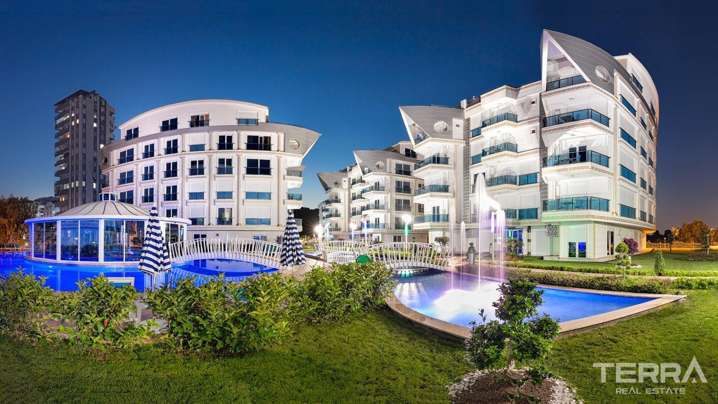 5 Star Hotel Type Apartments in Antalya with a Large Swimming Pool