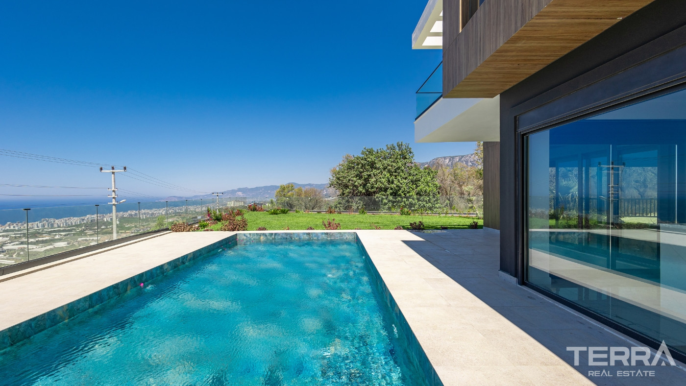 Exclusive 4+1 Detached Villa with Sea View in Kargıcak, Alanya