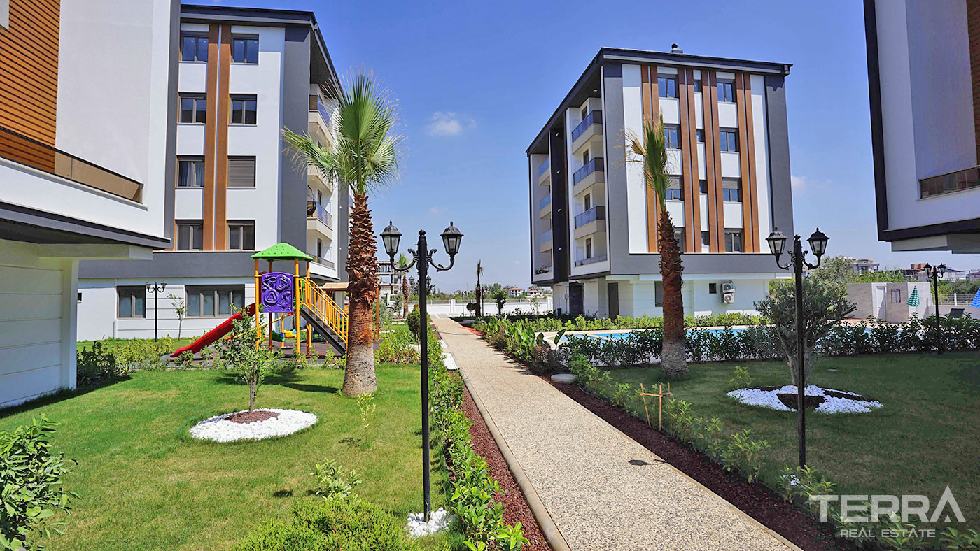 Turnkey Flats in a Complex with Pool and Natural Gas in Antalya