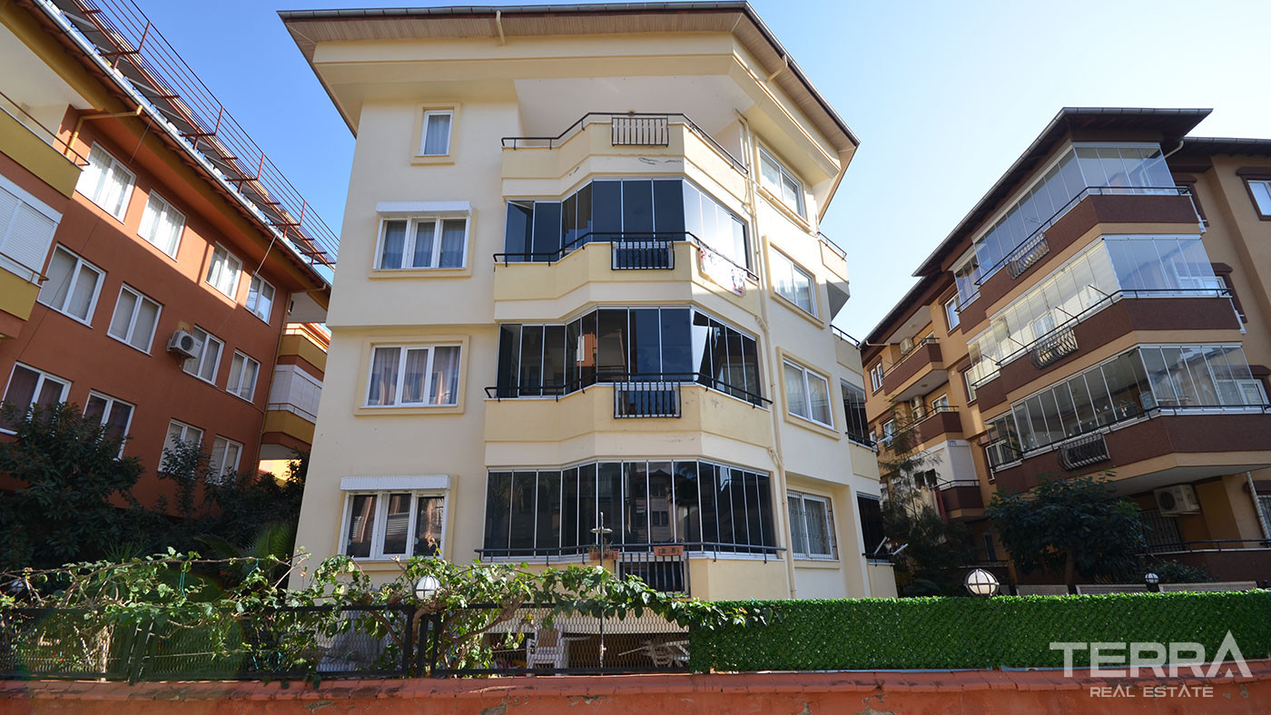 Resale Apartment Within Walking Distance to the Beach in Oba, Alanya