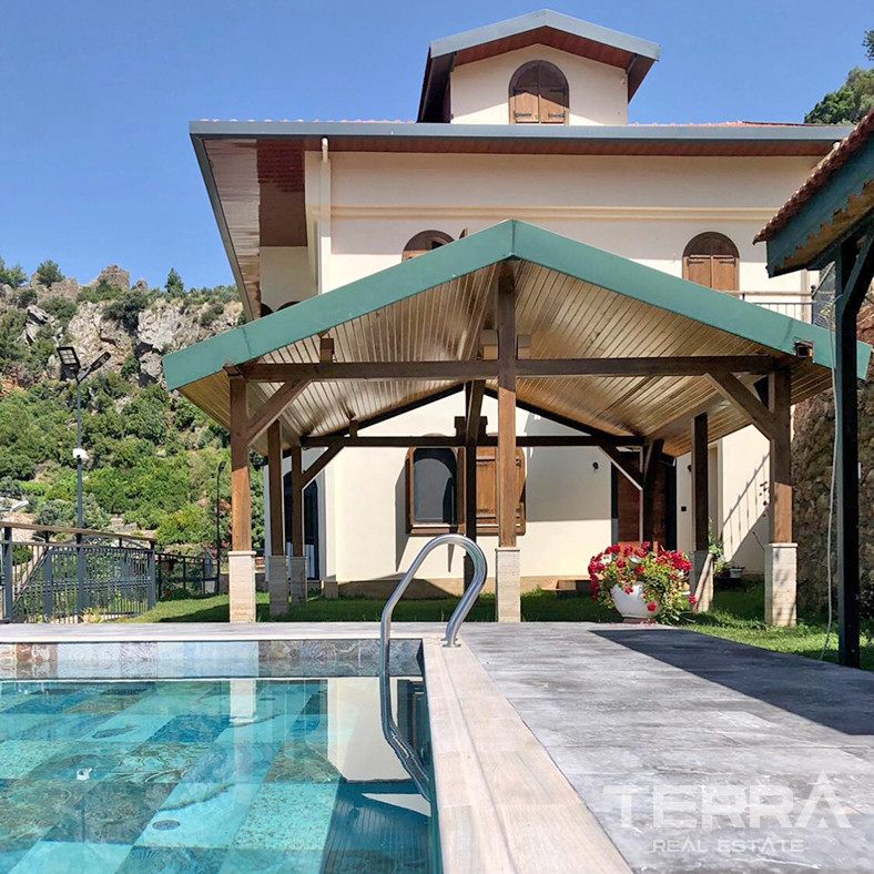 Villa with Modern Features in a Tranquil Area of Alanya, Oba - 103608