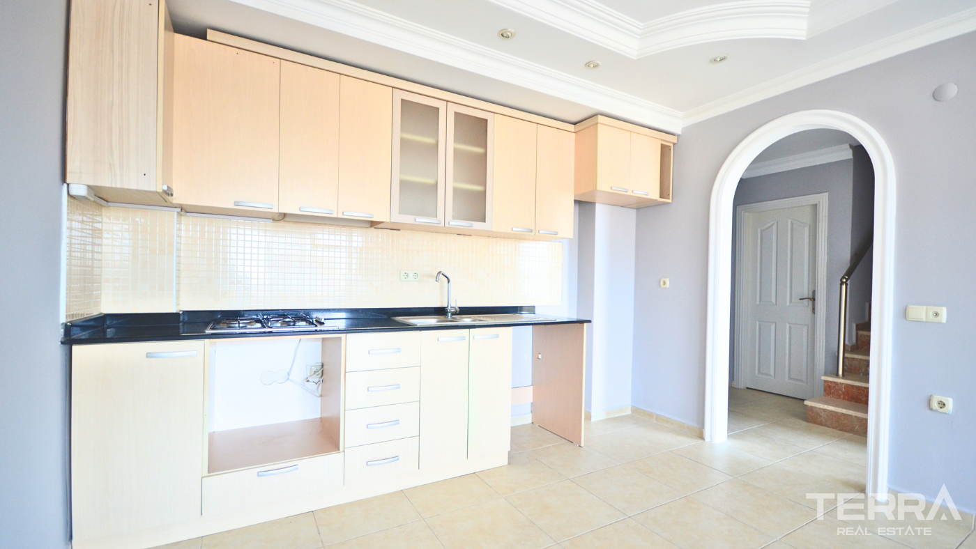 Chic Resale Three-Bedroom Duplex Flat in Lemon Garden, Cikcilli - 101778