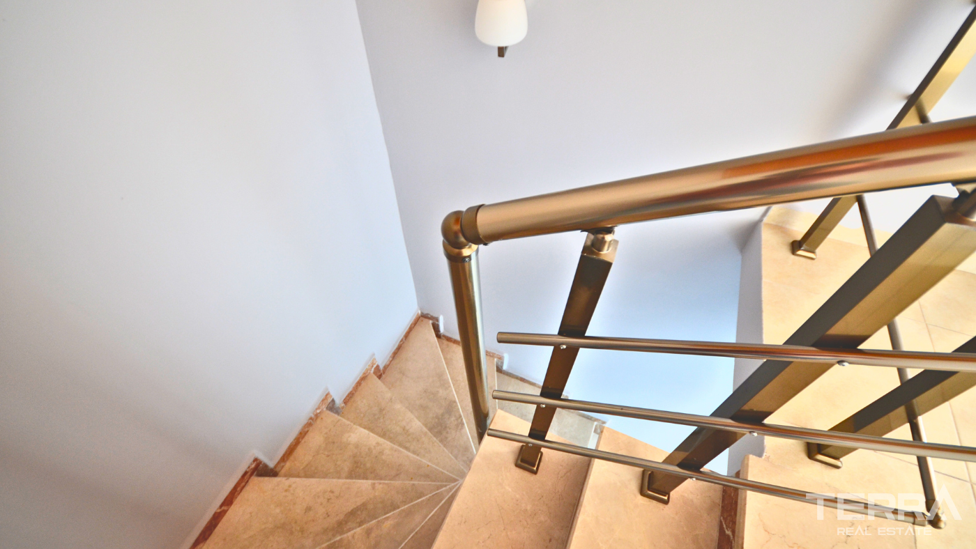 Chic Resale Three-Bedroom Duplex Flat in Lemon Garden, Cikcilli - 101782