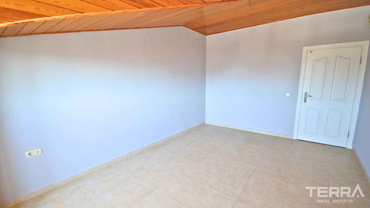 Chic Resale Three-Bedroom Duplex Flat in Lemon Garden, Cikcilli - 101784