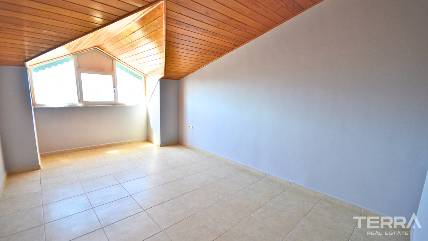 Chic Resale Three-Bedroom Duplex Flat in Lemon Garden, Cikcilli - 101785