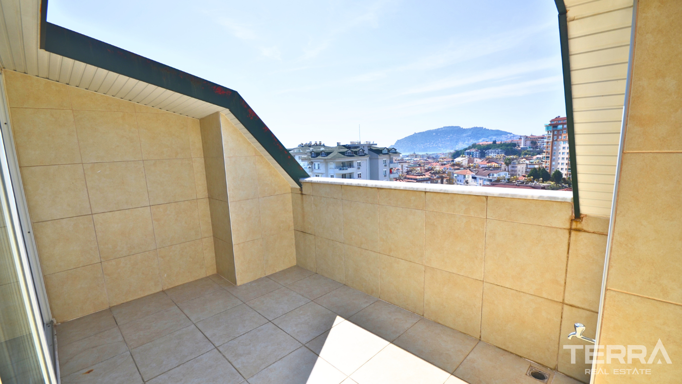 Chic Resale Three-Bedroom Duplex Flat in Lemon Garden, Cikcilli - 101797