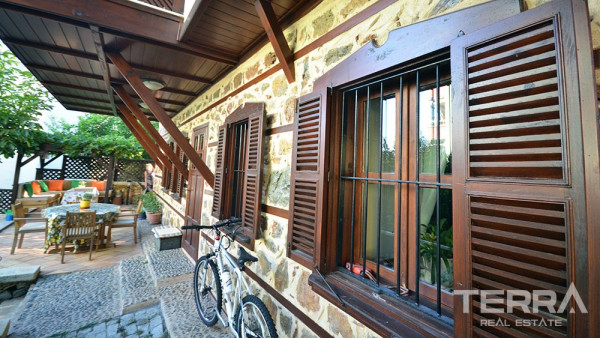 Antike Steinvilla zu verkaufen im Stadtzentrum von Alanya