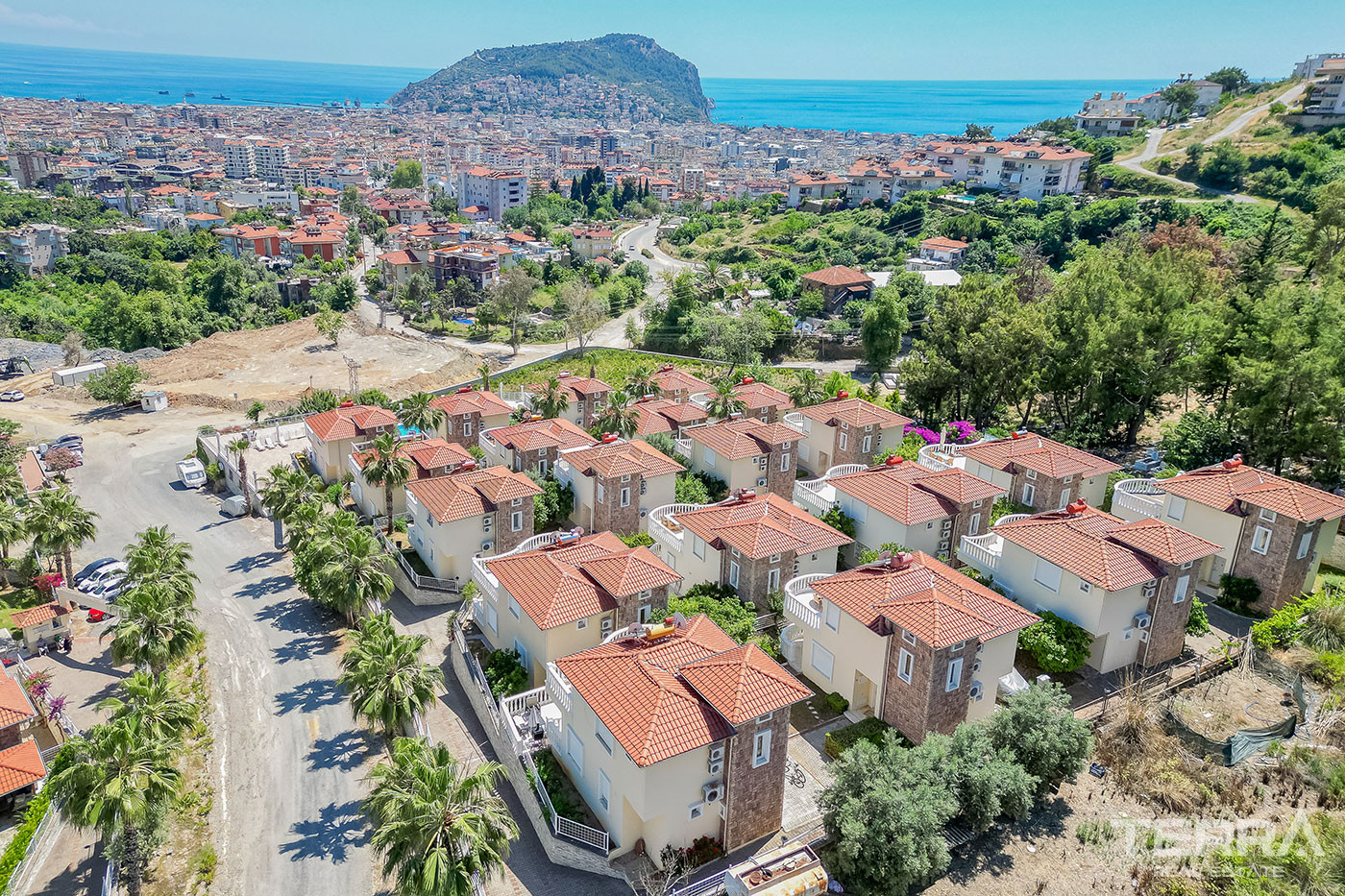 Sea View Alanya Villa for Sale in Tepe Villa Resort Near Town Center