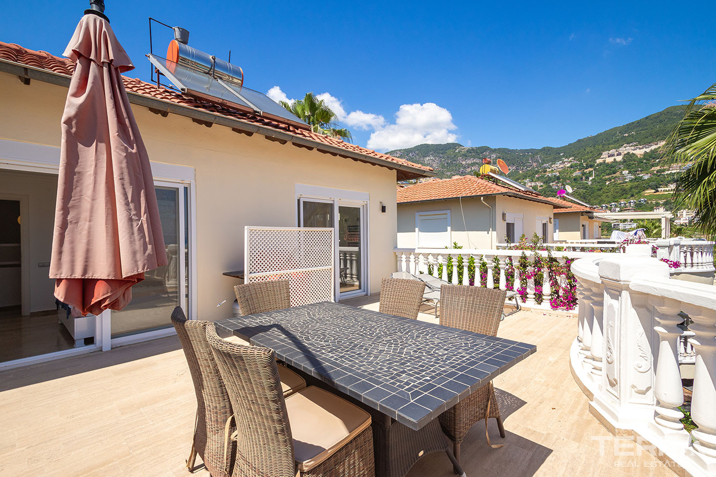 Sea View Alanya Villa for Sale in Tepe Villa Resort Near Town Center - 101146