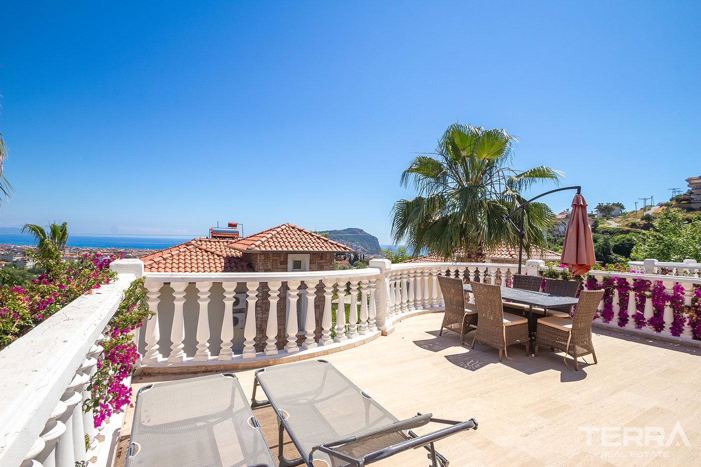 Sea View Alanya Villa for Sale in Tepe Villa Resort Near Town Center - 101147
