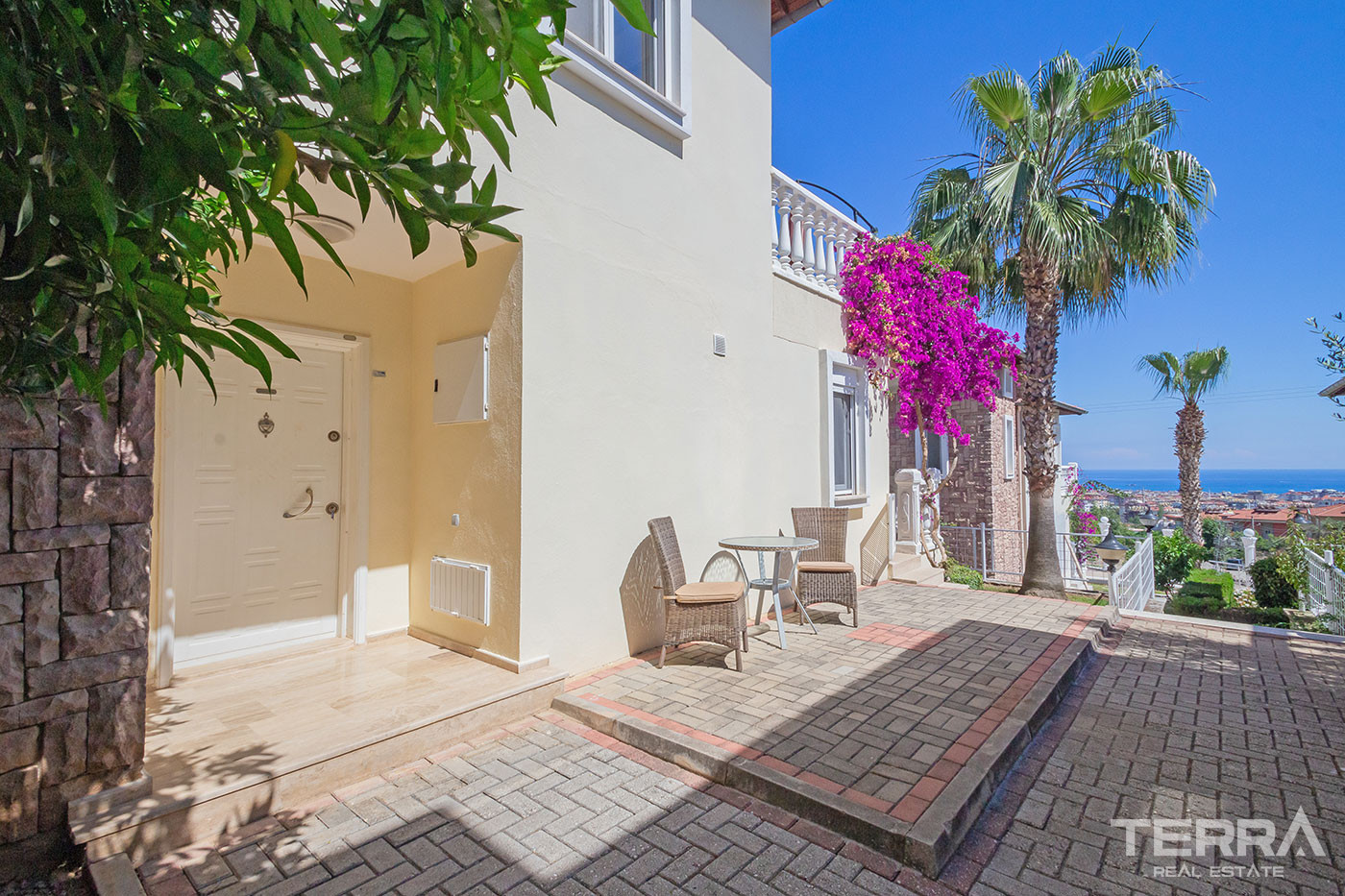 Sea View Alanya Villa for Sale in Tepe Villa Resort Near Town Center - 101151