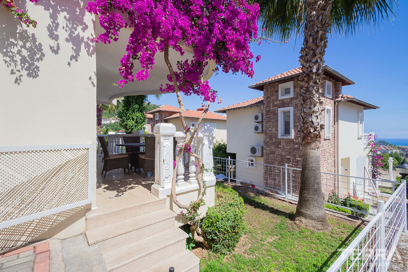 Sea View Alanya Villa for Sale in Tepe Villa Resort Near Town Center - 101152