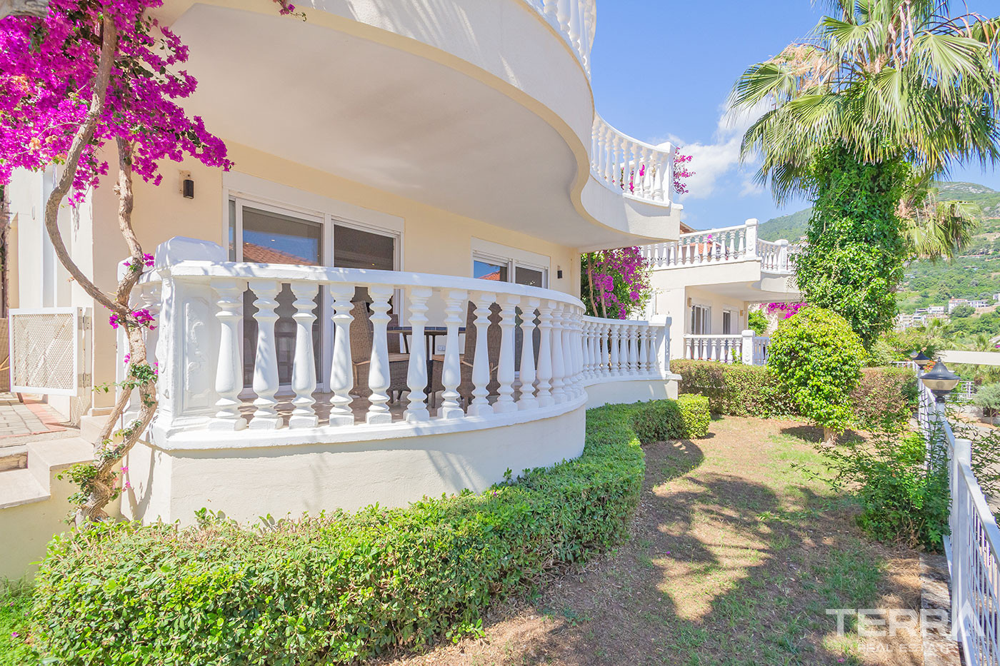 Sea View Alanya Villa for Sale in Tepe Villa Resort Near Town Center - 101153