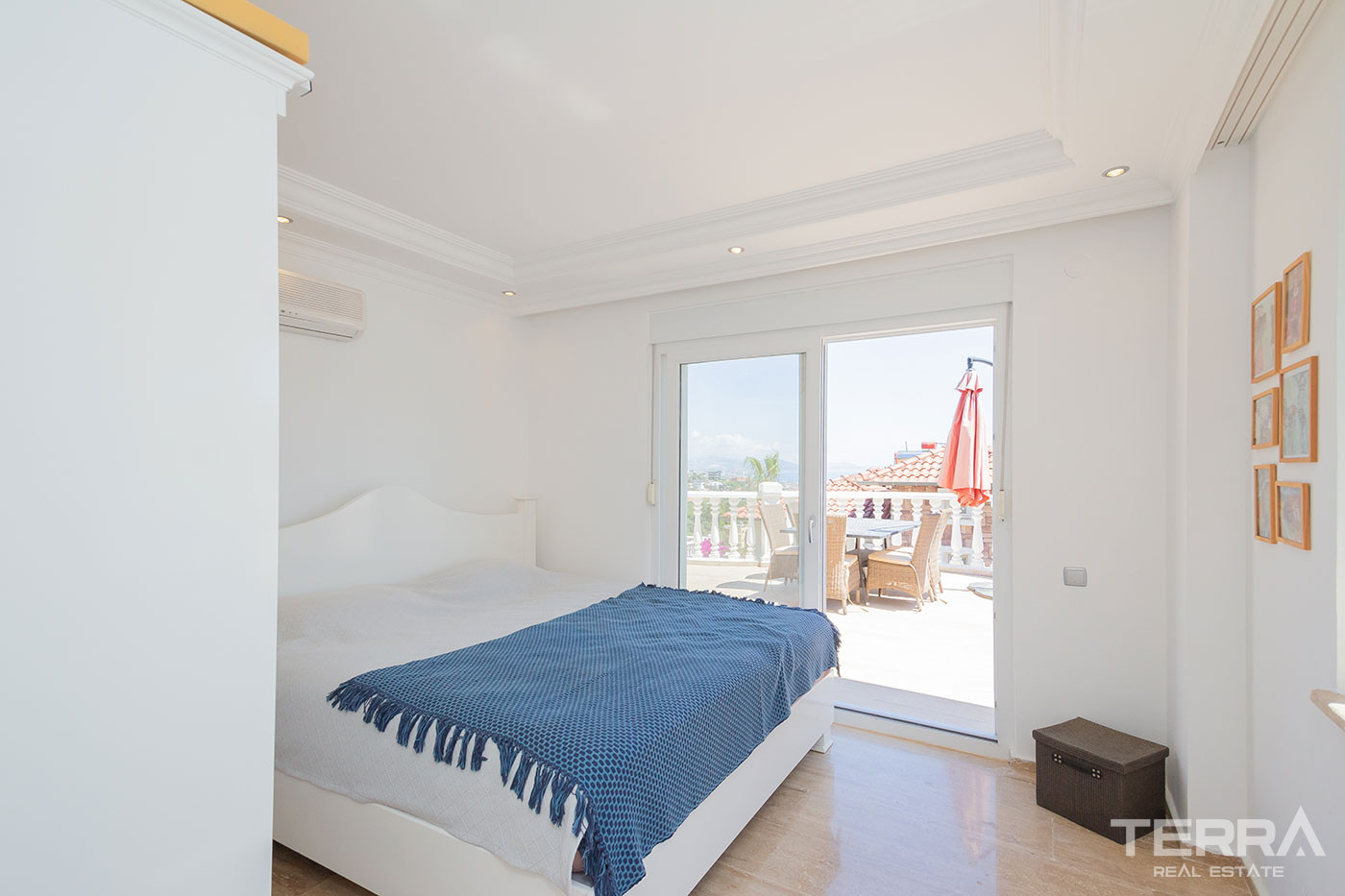 Sea View Alanya Villa for Sale in Tepe Villa Resort Near Town Center - 101156