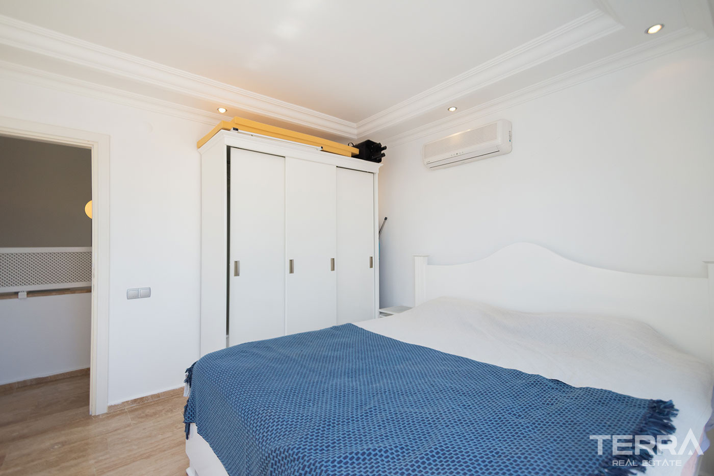 Sea View Alanya Villa for Sale in Tepe Villa Resort Near Town Center - 101157
