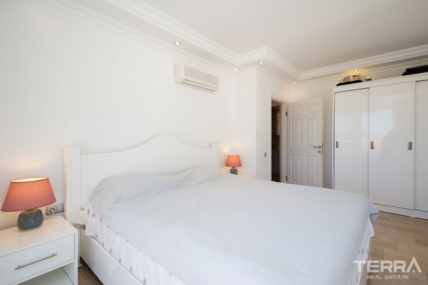 Sea View Alanya Villa for Sale in Tepe Villa Resort Near Town Center - 101158