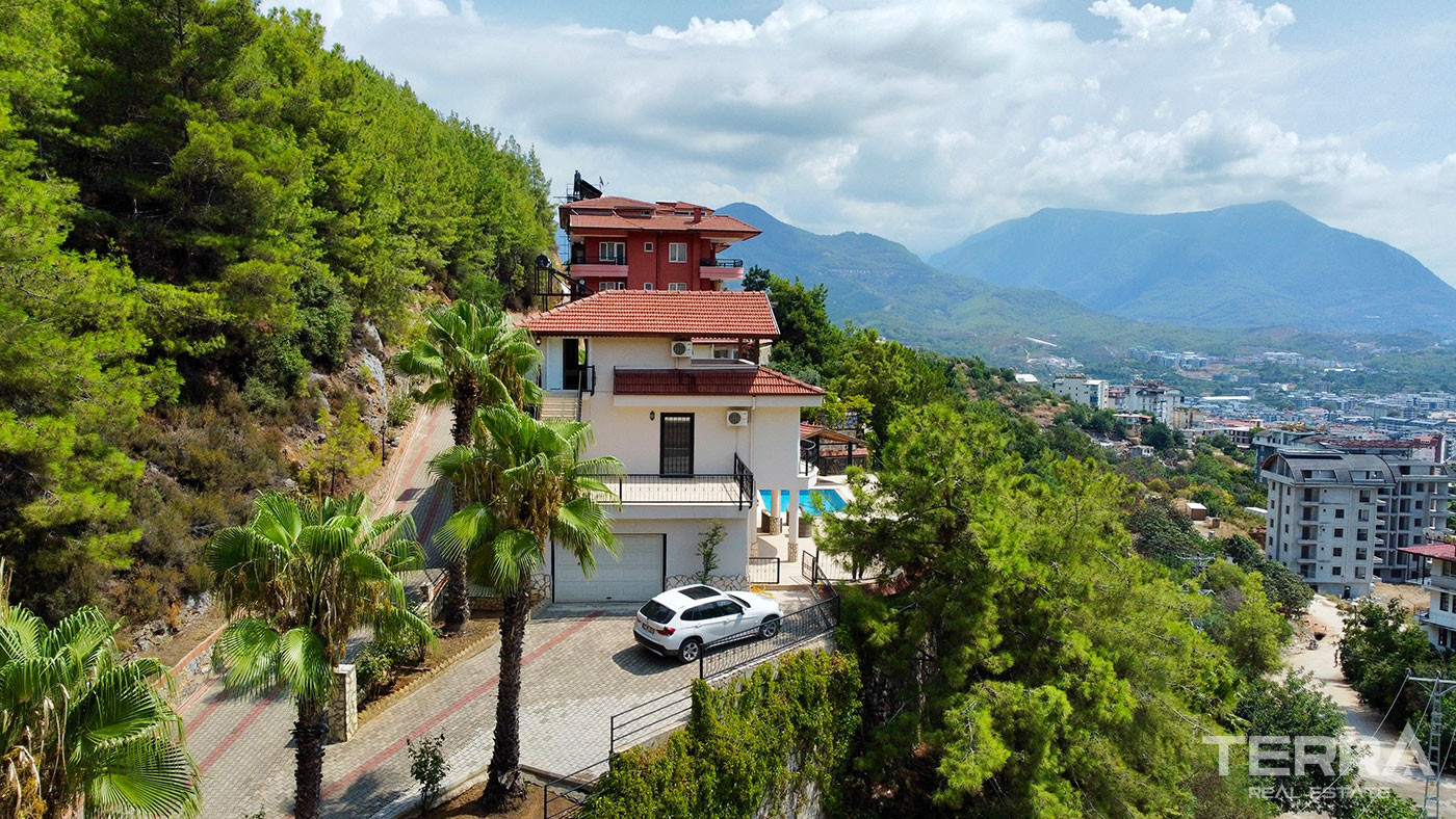 Sea View Villa with Exclusive Layout and a Private Pool in Alanya - 102180