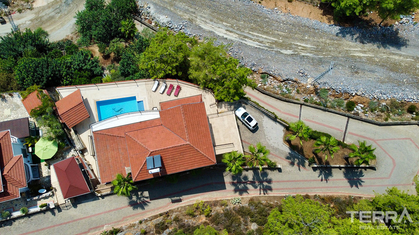 Sea View Villa with Exclusive Layout and a Private Pool in Alanya - 102182