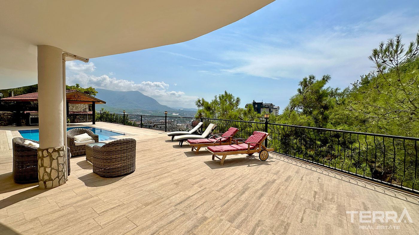 Sea View Villa with Exclusive Layout and a Private Pool in Alanya - 102185