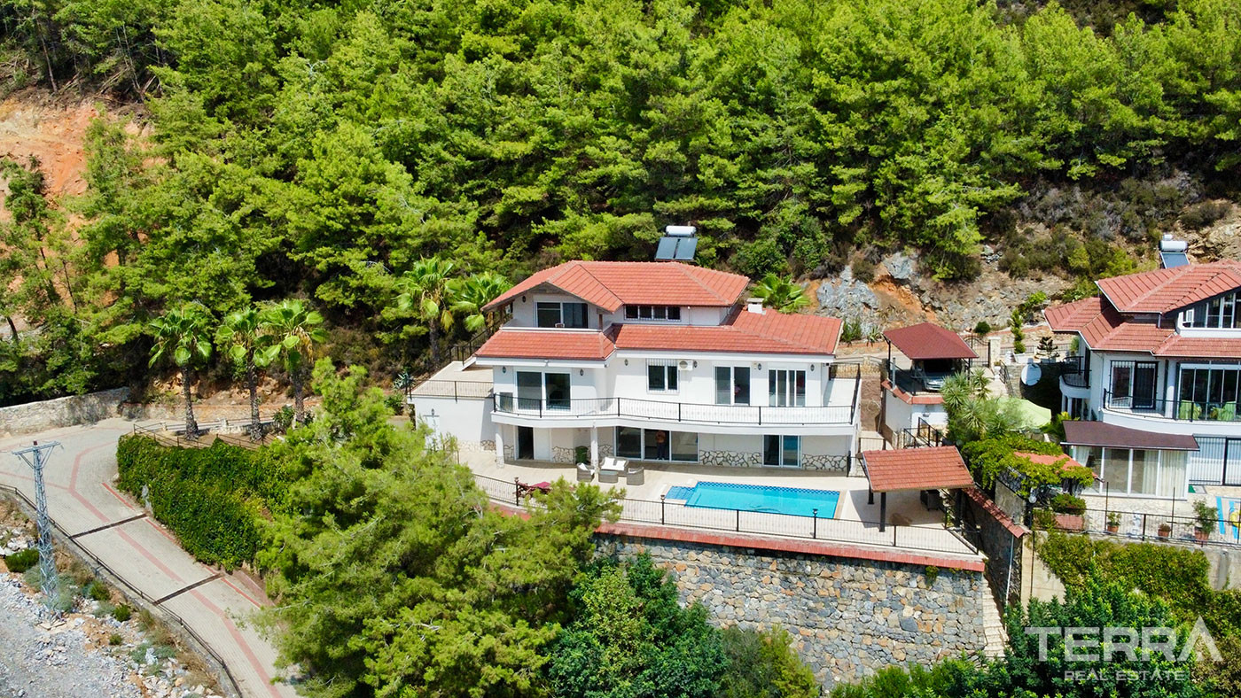 Sea View Villa with Exclusive Layout and a Private Pool in Alanya - 102186
