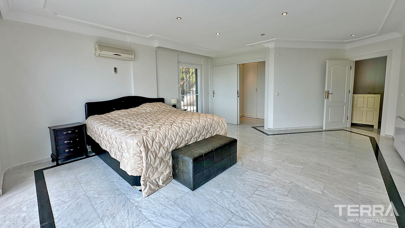 Sea View Villa with Exclusive Layout and a Private Pool in Alanya - 102202
