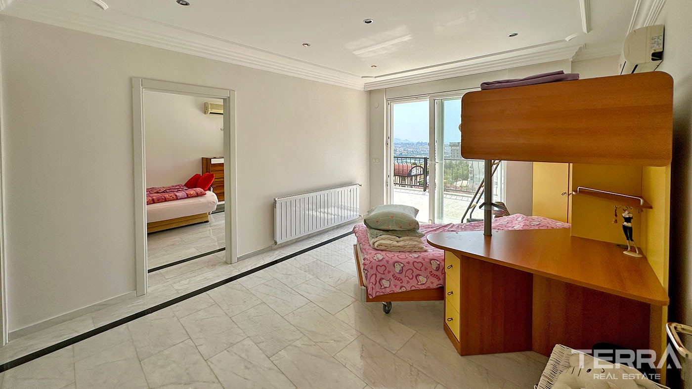 Sea View Villa with Exclusive Layout and a Private Pool in Alanya - 102206