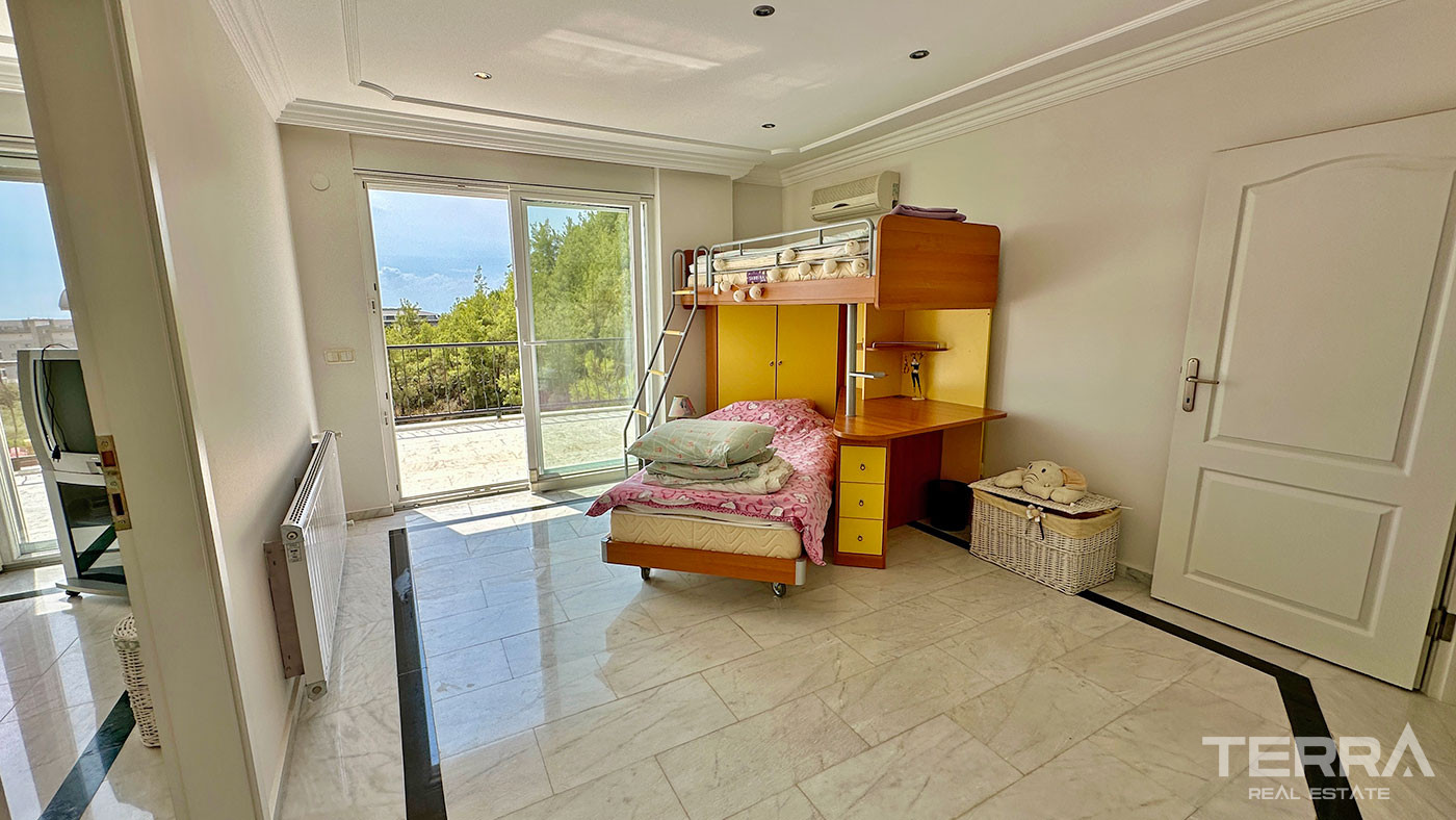 Sea View Villa with Exclusive Layout and a Private Pool in Alanya - 102208