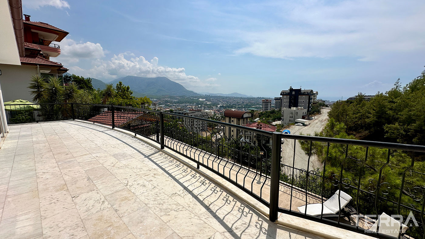 Sea View Villa with Exclusive Layout and a Private Pool in Alanya - 102215
