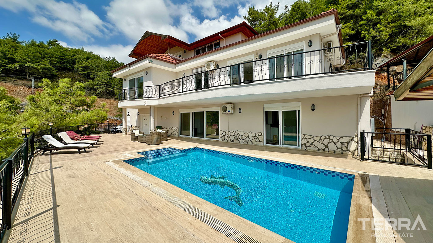 Sea View Villa with Exclusive Layout and a Private Pool in Alanya