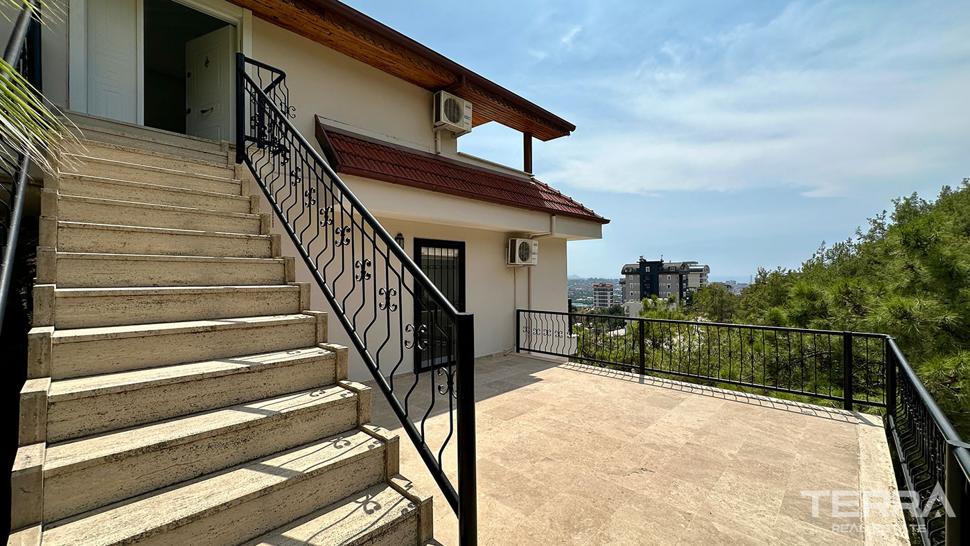 Sea View Villa with Exclusive Layout and a Private Pool in Alanya - 102217