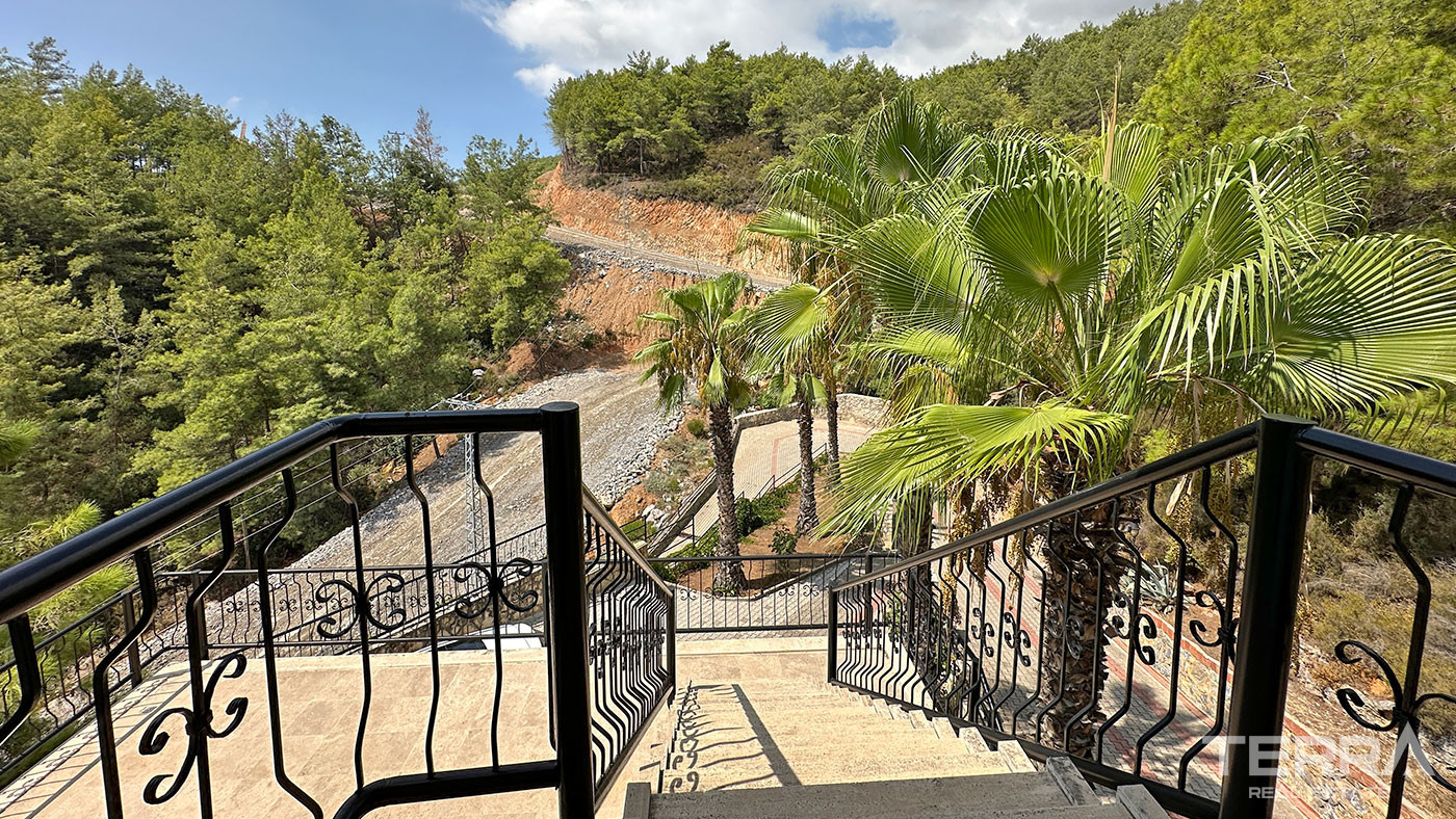 Sea View Villa with Exclusive Layout and a Private Pool in Alanya - 102218